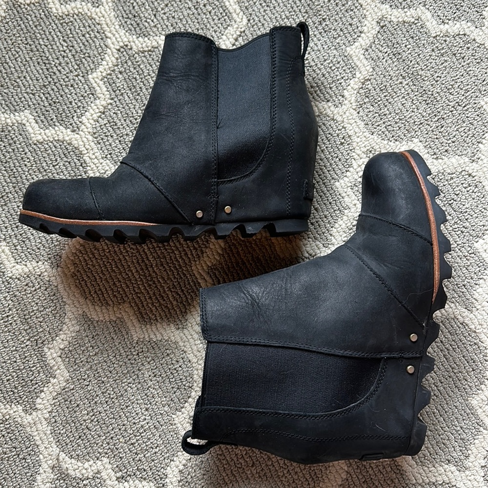 Joan of Artic Wedges sz9 Worn once